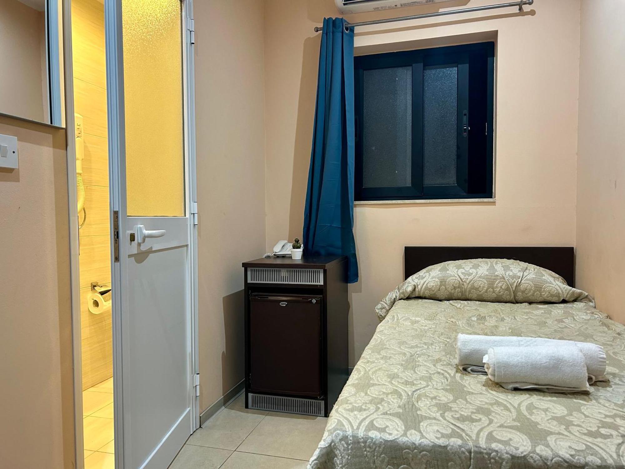Malta Paradise Central Accomodation Hotel San Ġiljan Kültér fotó