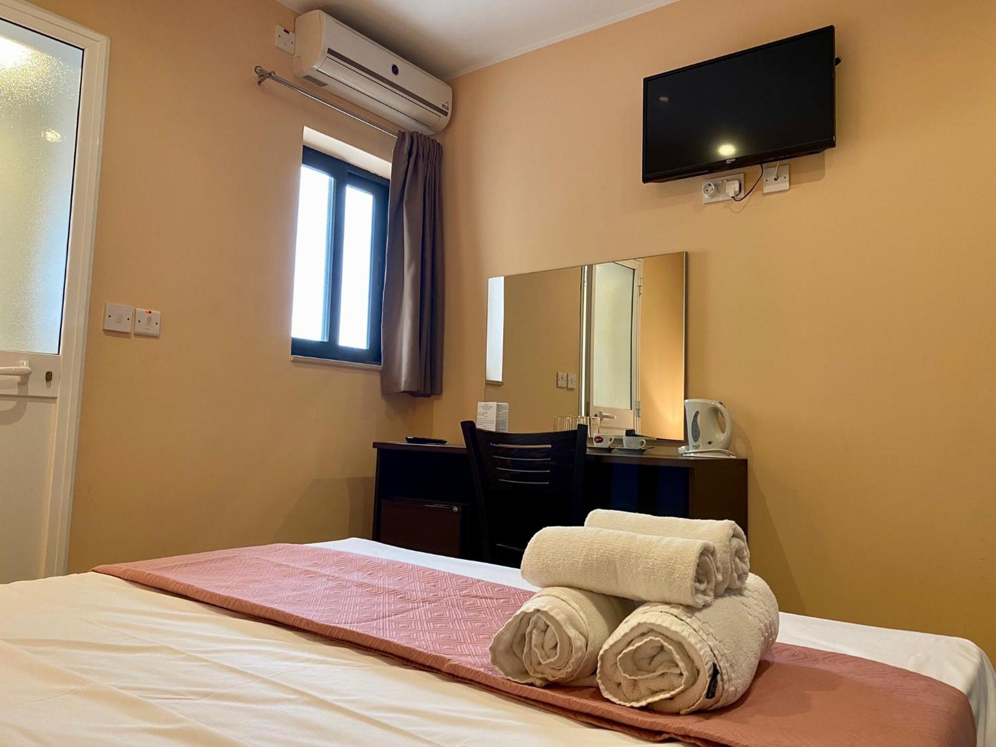 Malta Paradise Central Accomodation Hotel San Ġiljan Kültér fotó