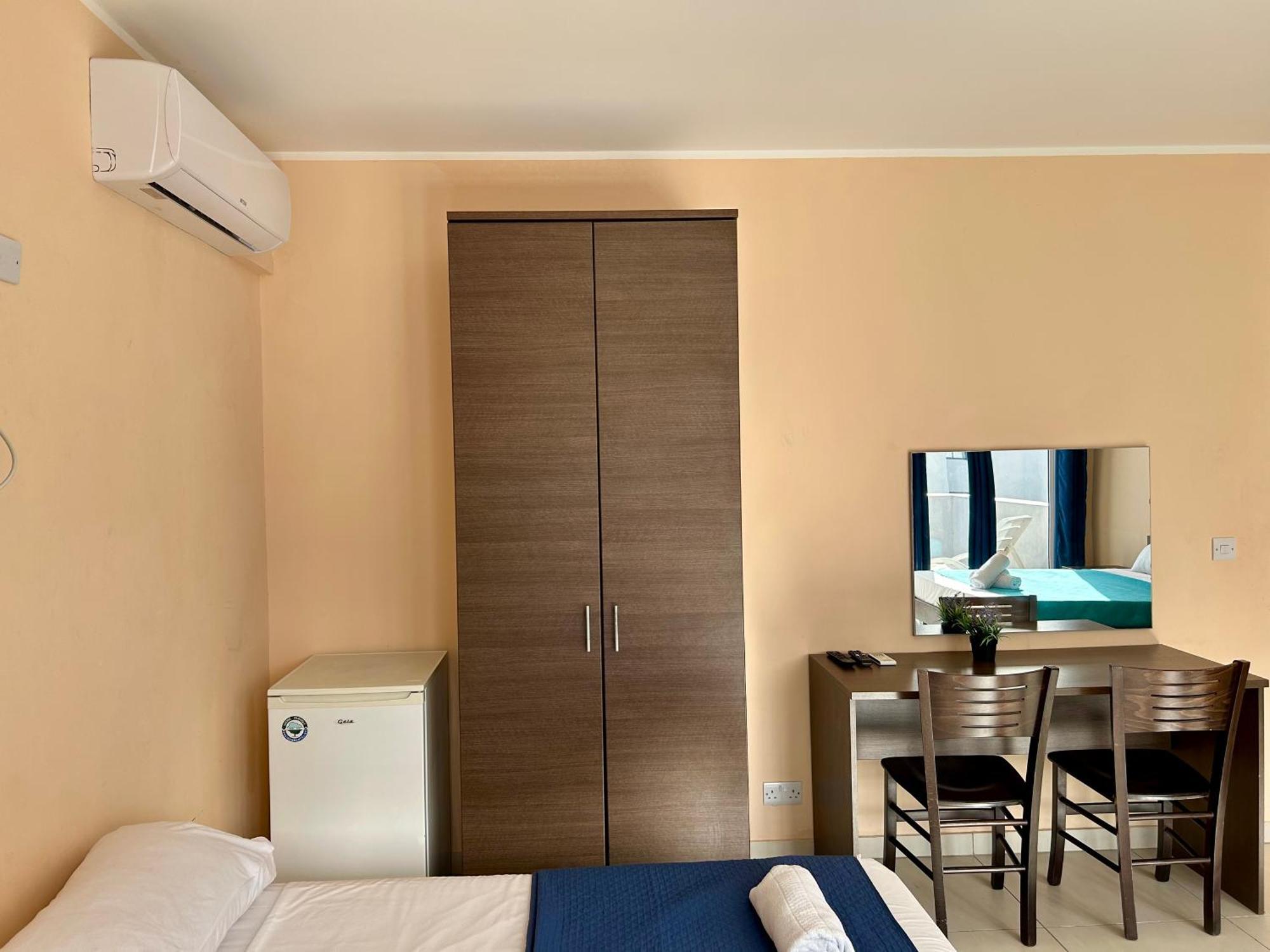 Malta Paradise Central Accomodation Hotel San Ġiljan Kültér fotó