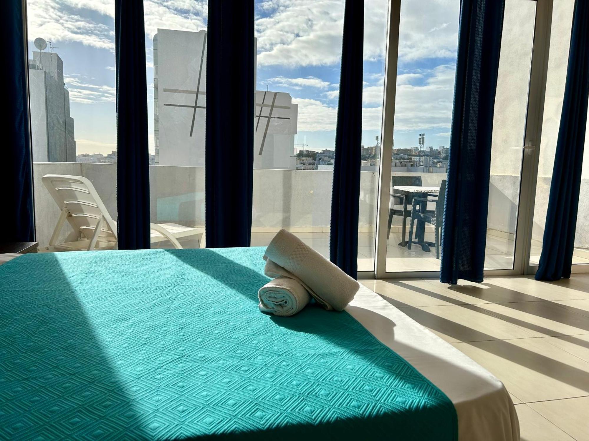 Malta Paradise Central Accomodation Hotel San Ġiljan Kültér fotó