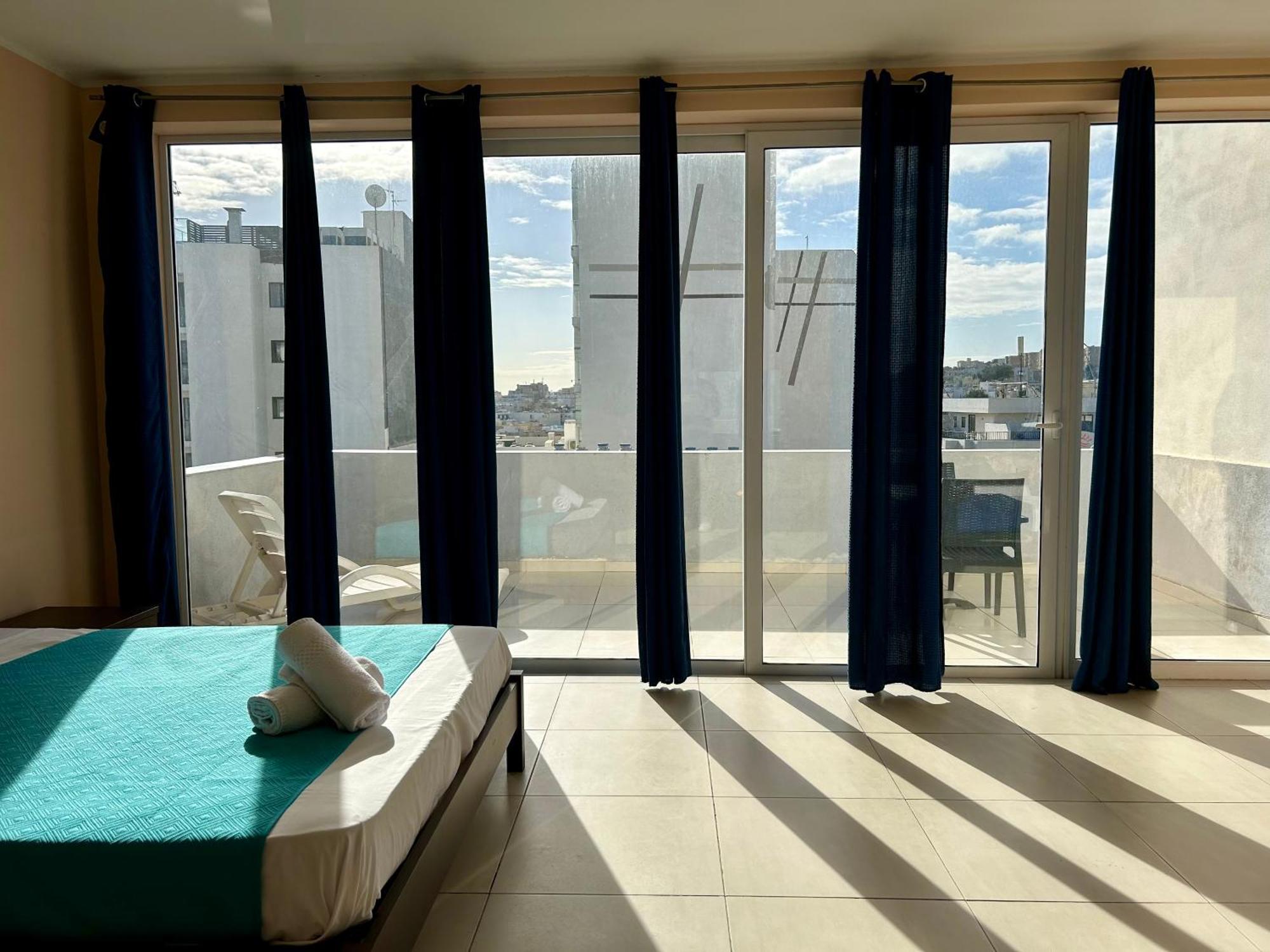 Malta Paradise Central Accomodation Hotel San Ġiljan Kültér fotó